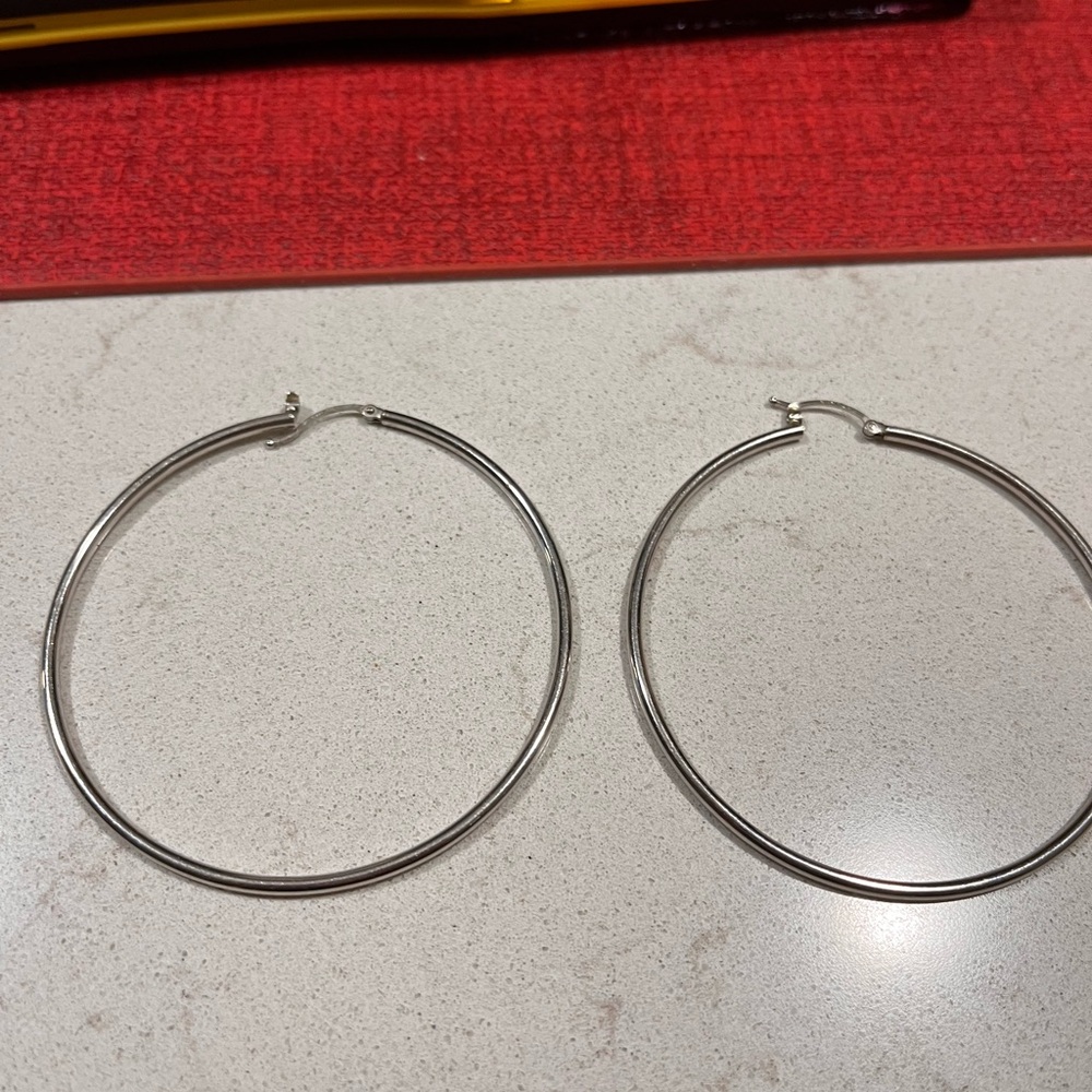 PRE-LOVED AUTHENTIC 14K WHITE GOLD HOOP EARRINGS